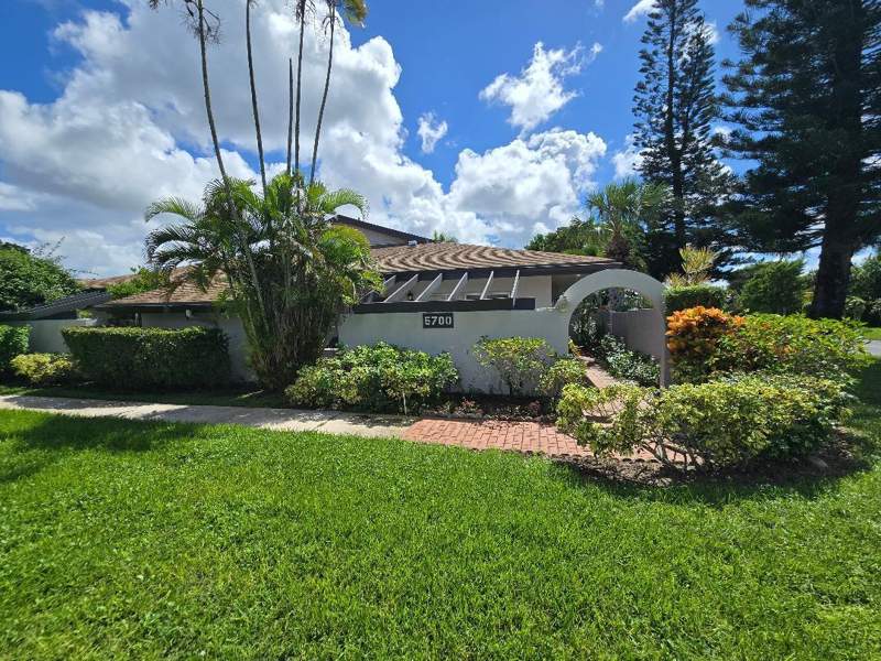 2 bedroom Condominium at 5700 Queen Palm Court #B, Palm Greens At Villa Del Ray Condo II, Delray Beach — photo 3