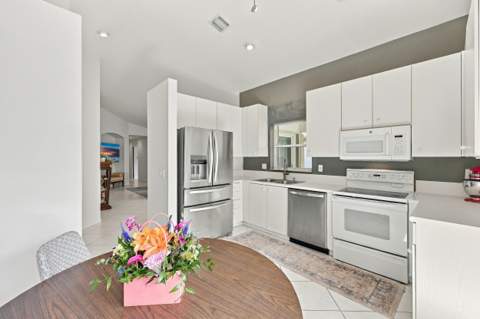 7216 Whitfield Avenue, Boynton Beach FL - photo 6 of 21