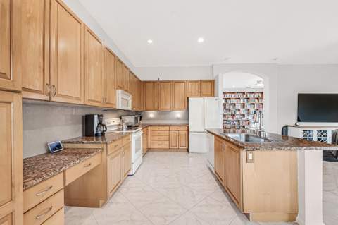 7546 Pebble Shores Terrace, Lake Worth FL - photo 19 of 74