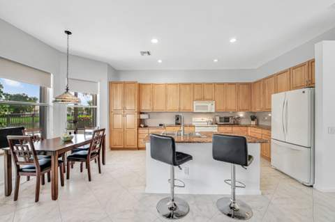 7546 Pebble Shores Terrace, Lake Worth FL - photo 11 of 74