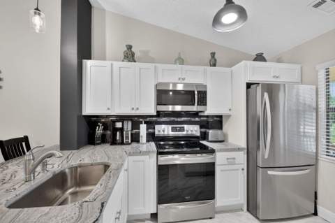 4570 Lucerne Lakes Boulevard #203, Lake Worth FL - photo 8 of 72