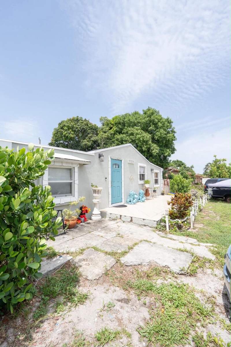 2 bedroom Single Family Residence at 1185 Alto Road, Ridge Grove Add 1, Lake Worth — photo 2