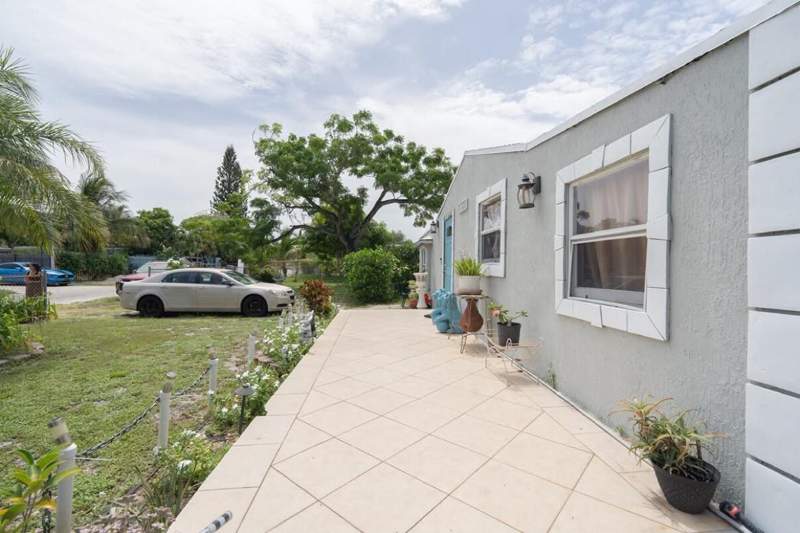 2 bedroom Single Family Residence at 1185 Alto Road, Ridge Grove Add 1, Lake Worth — photo 5