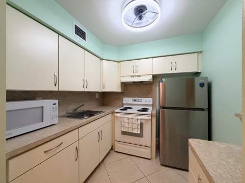 240 Horizons #107, Boynton Beach FL - photo 10 of 29