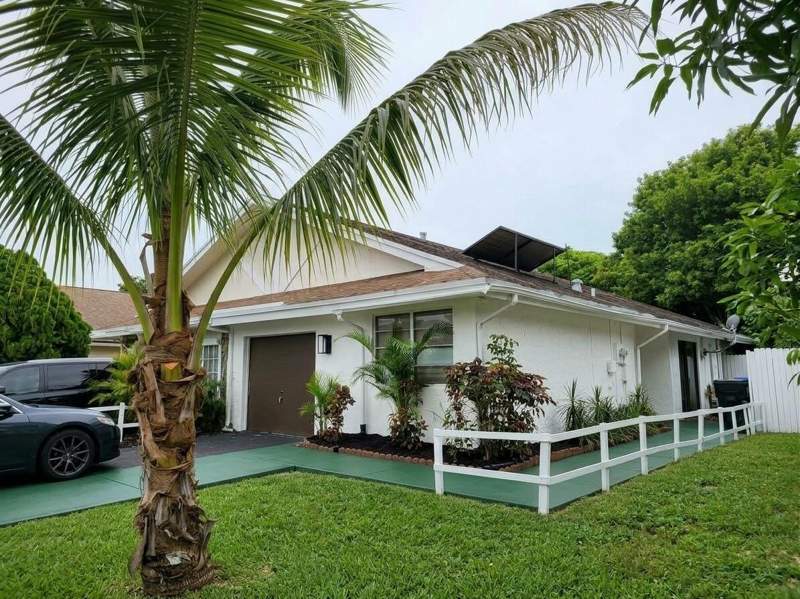 3 bedroom Single Family Residence at 1320 SW 75th Avenue, North Lauderdale Village Sec 6, North Lauderdale — photo 2