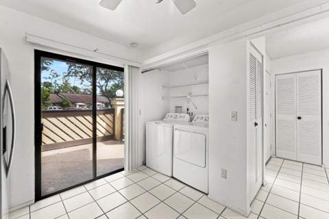 83 Wood Rose Court, Royal Palm Beach FL - photo 10 of 31