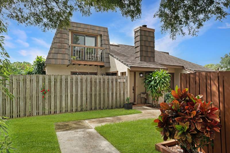 2 bedroom Townhouse at 4216 Palm Bay Circle #B, Lake Colony Ph 3, West Palm Beach — photo 5