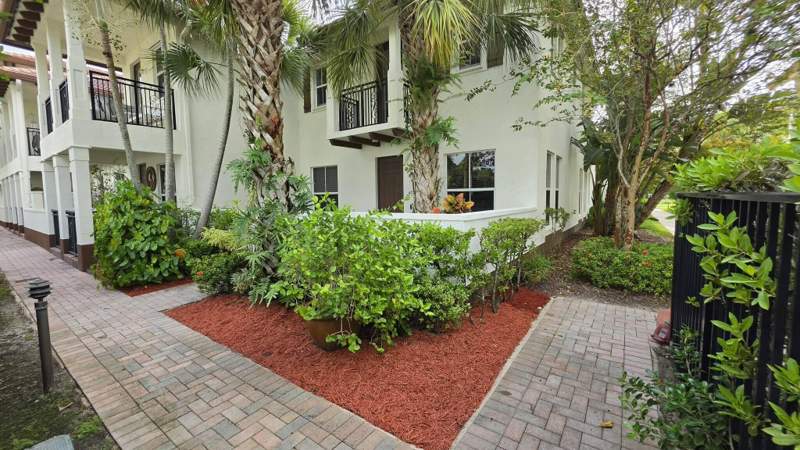 4 bedroom Townhouse at 4726 Monarch Way, Paloma Lakes Plat, Coconut Creek — photo 2