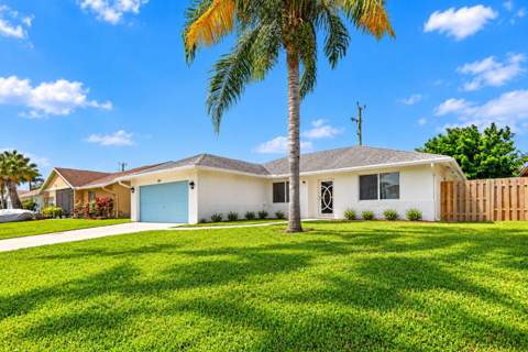 141 Arrowhead Circle, Jupiter FL - photo 6 of 58