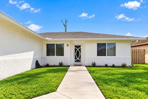 141 Arrowhead Circle, Jupiter FL - photo 7 of 58