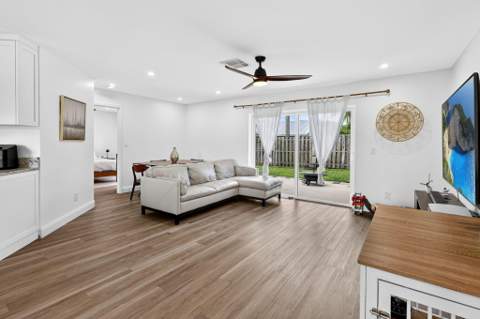 141 Arrowhead Circle, Jupiter FL - photo 9 of 58