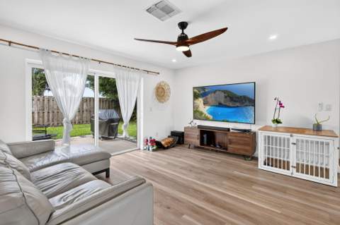 141 Arrowhead Circle, Jupiter FL - photo 10 of 58