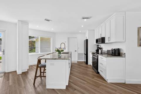 141 Arrowhead Circle, Jupiter FL - photo 16 of 58