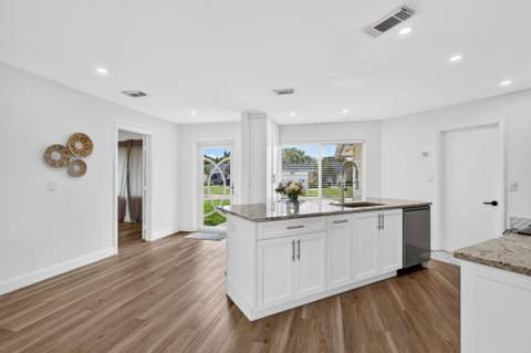 141 Arrowhead Circle, Jupiter FL - photo 19 of 58