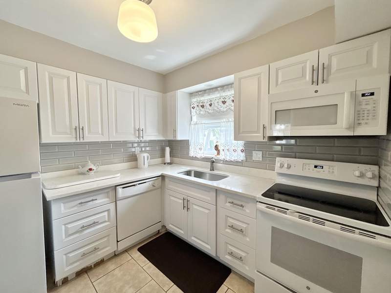 2 bedroom Villa at 2666 Emory Drive #D, Cresthaven Villas 30 Condo, West Palm Beach — photo 3