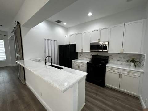 2401 NW 7th Street, Boynton Beach FL - photo 7 of 31