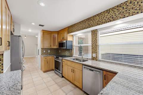 11375 Lakeview Drive #68-U, Coral Springs FL - photo 6 of 24
