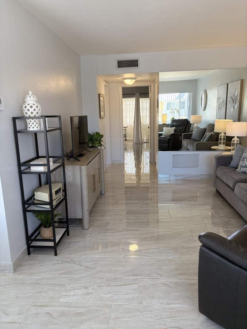 1 bedroom Condominium at 3280 Lake Osborne Drive #206, Murry Hills Apt Bldg Condo, Lake Worth Beach — photo 2