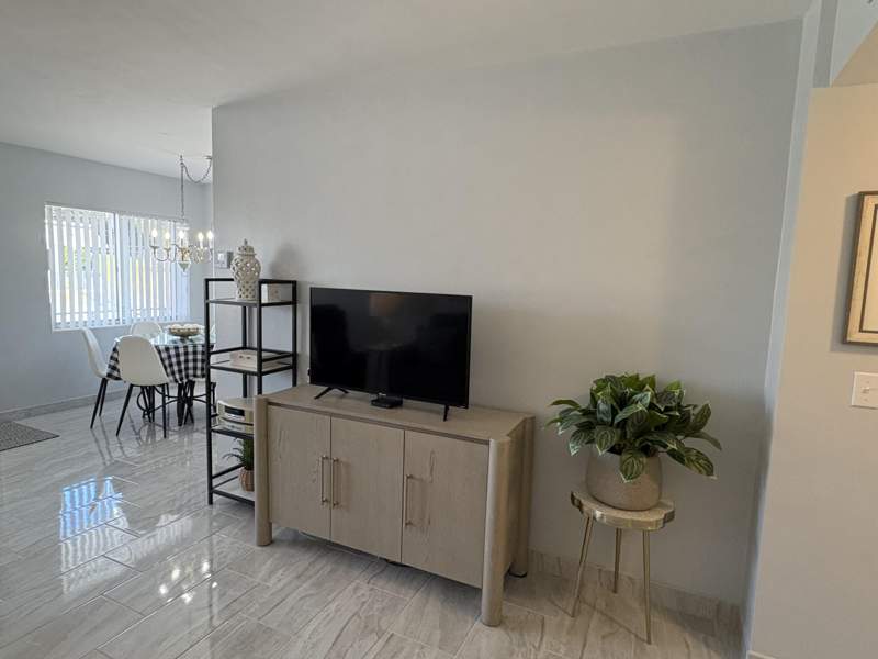 1 bedroom Condominium at 3280 Lake Osborne Drive #206, Murry Hills Apt Bldg Condo, Lake Worth Beach — photo 4