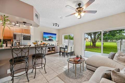 281 SW 95th Terrace, Pembroke Pines FL - photo 7 of 36