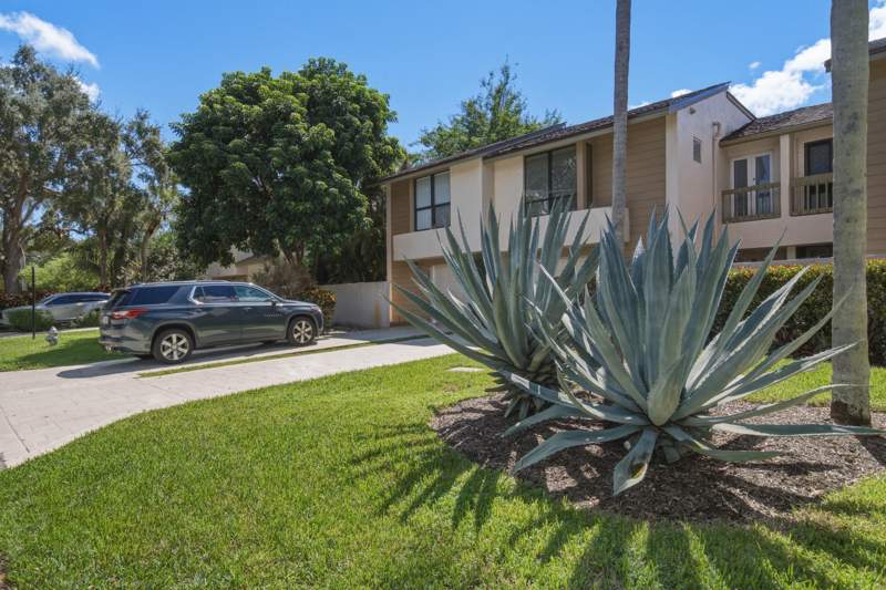 3 bedroom Townhouse at 6024 Glendale Drive, Ironwedge, Boca Raton — photo 3