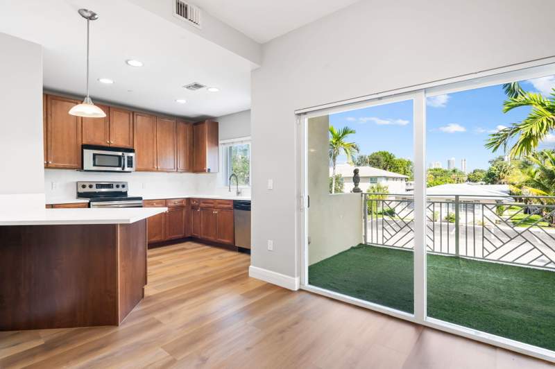 3 bedroom Townhouse at 708 SE 15th Street #3, Everglades Land Sales Co First, Fort Lauderdale — photo 2