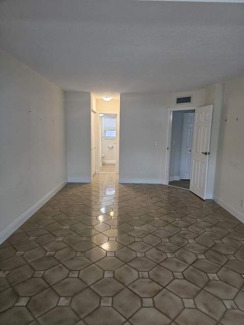 3590 Via Poinciana #311, Lake Worth FL - photo 23 of 61