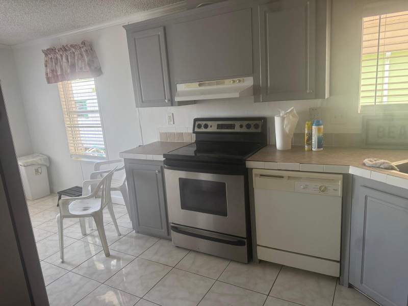 3 bedroom Manufactured Home at 8267 SE Swan Avenue #8267, Ridgeway, Hobe Sound — photo 2