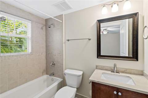 708 SE 15th Street #3, Fort Lauderdale FL - photo 17 of 34