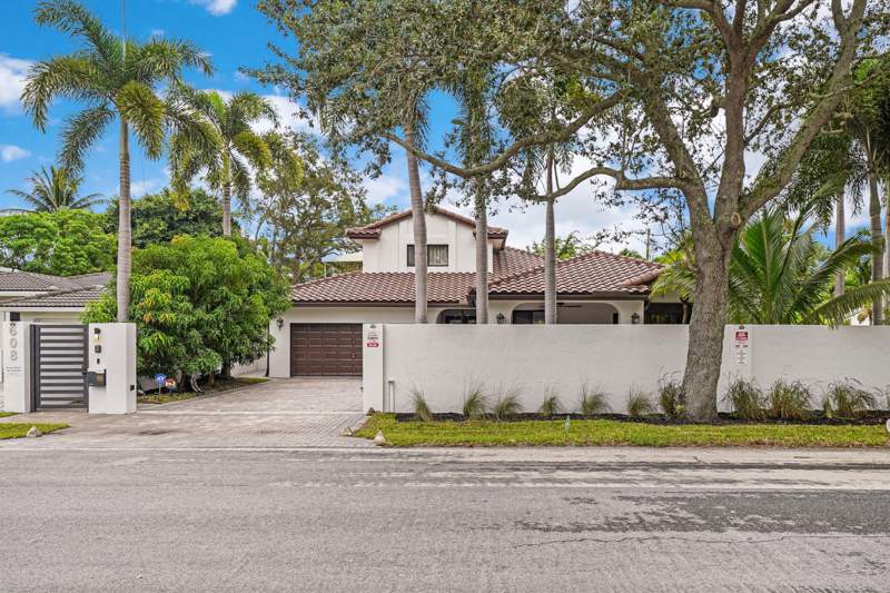 4 bedroom Single Family Residence at 608 SW 17th Street, Pinehurst Rev Pl Of Portions, Fort Lauderdale — photo 3