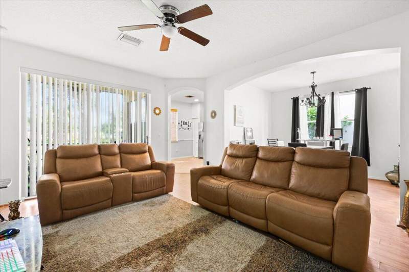 3 bedroom Single Family Residence at 122 Seminole Lakes Drive, Seminole Estates & Townhomes, Royal Palm Beach — photo 3