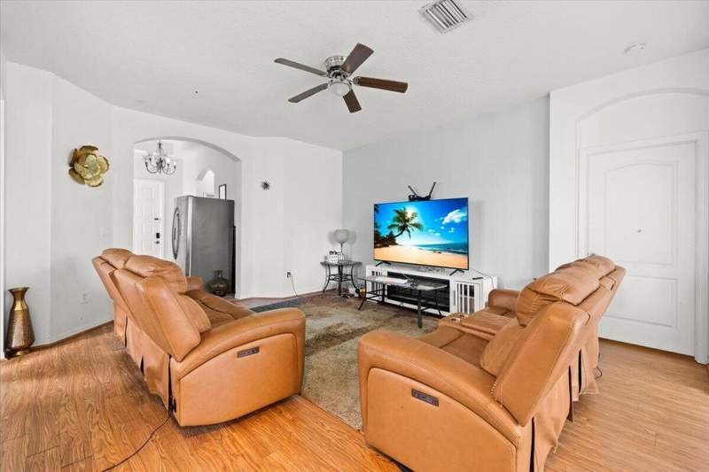 3 bedroom Single Family Residence at 122 Seminole Lakes Drive, Seminole Estates & Townhomes, Royal Palm Beach — photo 4
