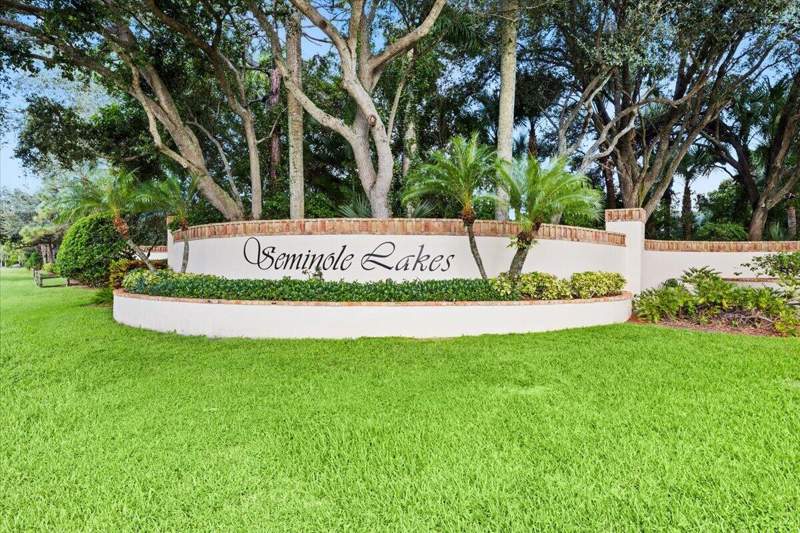 3 bedroom Single Family Residence at 122 Seminole Lakes Drive, Seminole Estates & Townhomes, Royal Palm Beach — photo 2