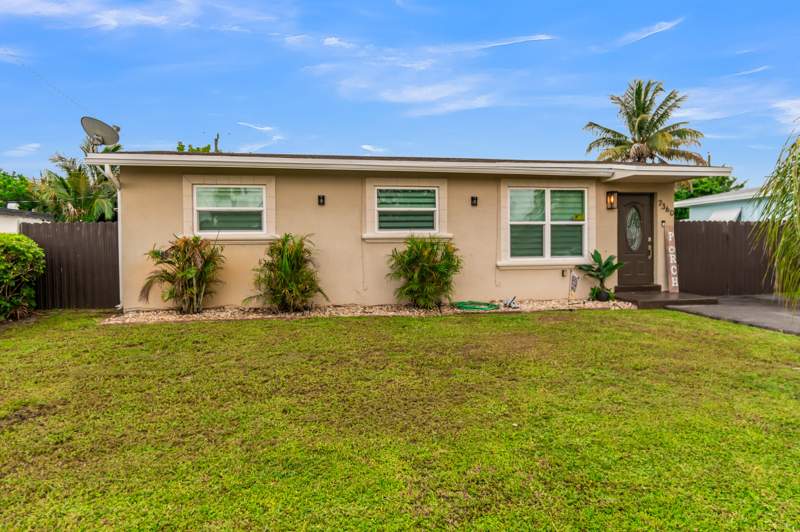 3 bedroom Single Family Residence at 7360 Arthur Street, Boulevard Estates, Hollywood — photo 2