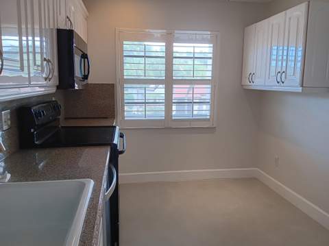 8045 Eastlake Drive, Boca Raton FL - photo 13 of 43