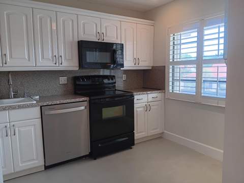 8045 Eastlake Drive, Boca Raton FL - photo 14 of 43