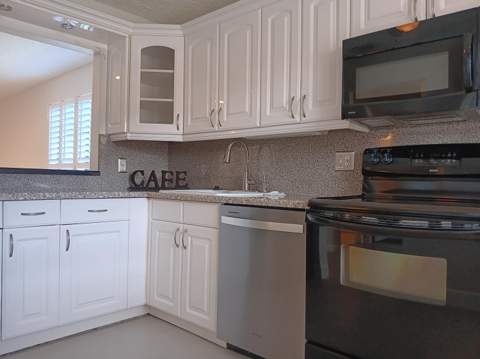 8045 Eastlake Drive, Boca Raton FL - photo 16 of 43