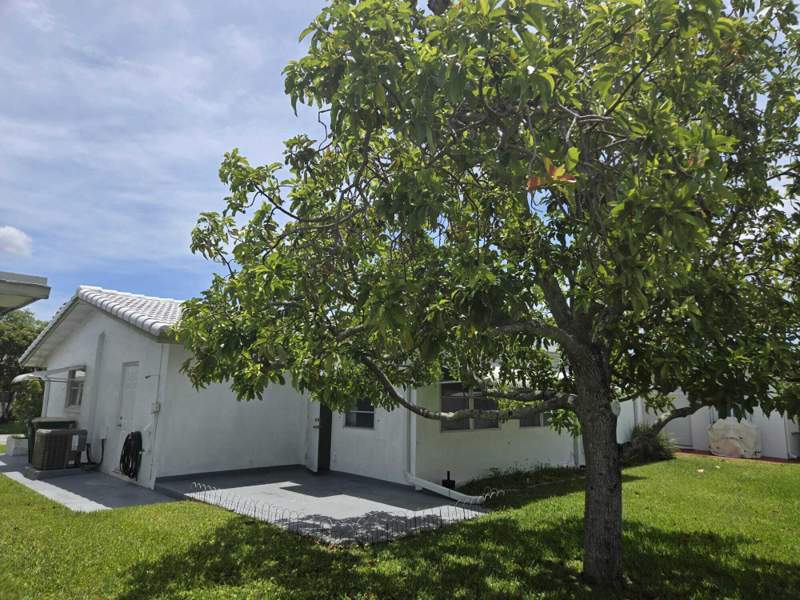 2 bedroom Single Family Residence at 5805 NW 83rd Avenue, Mainlands Of Tamarac Lakes, Tamarac — photo 4