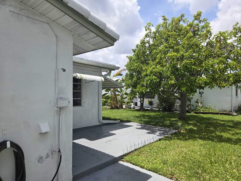 2 bedroom Single Family Residence at 5805 NW 83rd Avenue, Mainlands Of Tamarac Lakes, Tamarac — photo 5