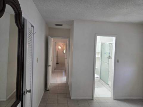 5805 NW 83rd Avenue, Tamarac FL - photo 8 of 37