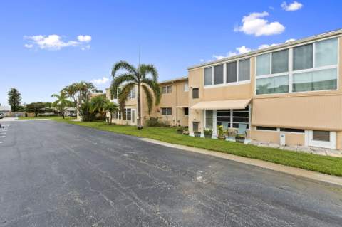 2192 NE 1st Way #102, Boynton Beach FL - photo 7 of 34