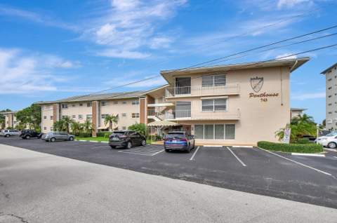 745 SE 19th Avenue #124, Deerfield Beach FL - photo 24 of 28
