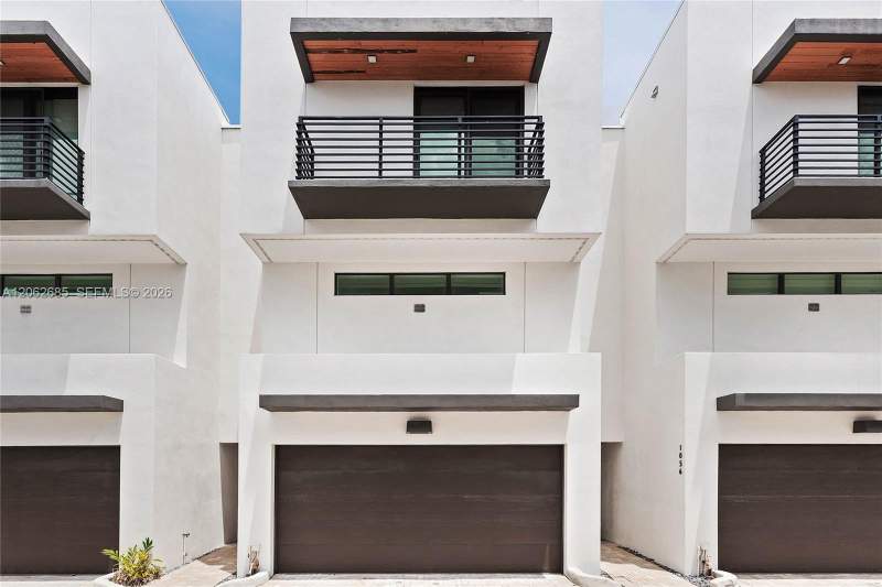 3 bedroom Townhouse at 1054 N Victoria Park Road, Progresso, Fort Lauderdale — photo 2