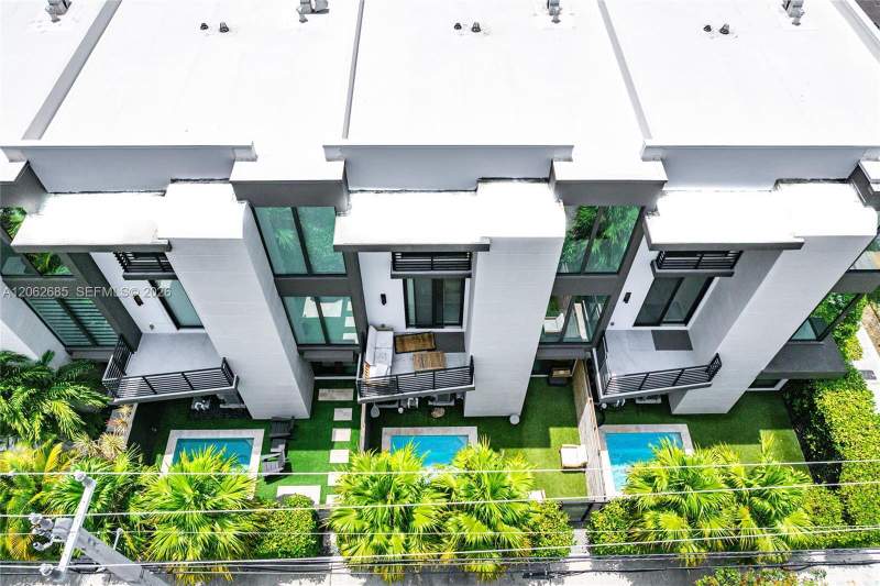 3 bedroom Townhouse at 1054 N Victoria Park Road, Progresso, Fort Lauderdale — photo 3