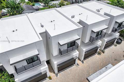 1054 N Victoria Park Road, Fort Lauderdale FL - photo 6 of 18