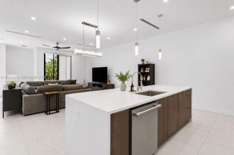 1054 N Victoria Park Road, Fort Lauderdale FL - photo 10 of 18