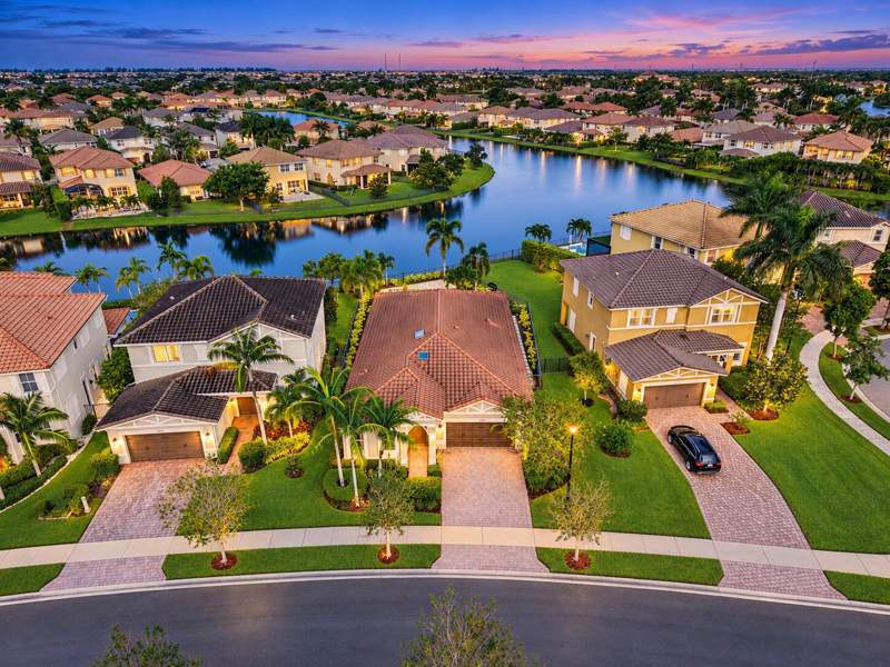 4 bedroom Single Family Residence at 8561 Lakeside Bend, MiraLago, Parkland — photo 2
