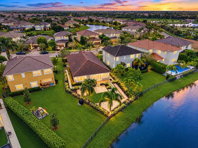 4 bedroom Single Family Residence at 8561 Lakeside Bend, MiraLago, Parkland — photo 3
