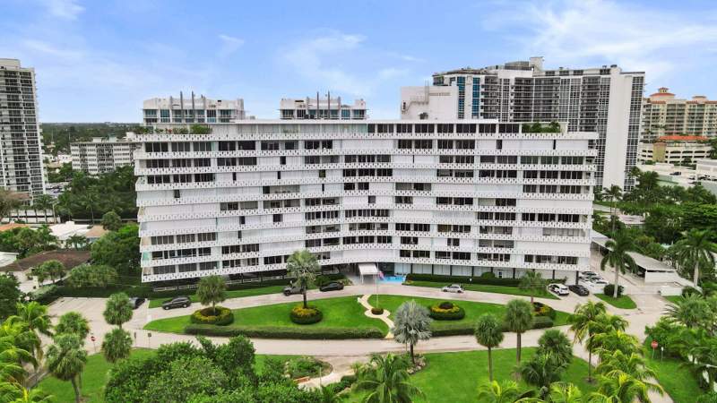 2 bedroom Stock Cooperative at 2840 N Ocean Boulevard #801, Sea Tower Apts Co-Op, Fort Lauderdale — photo 4