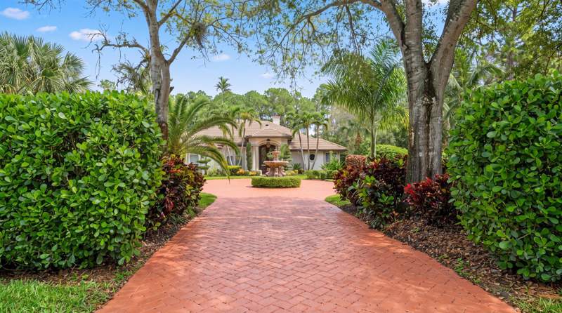 5 bedroom Single Family Residence at 14816 Stirrup Lane, Paddock Park 1 Of Wellington, Wellington — photo 4